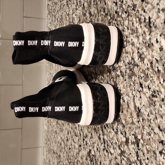 DKNT SLIP ON BOOTS SIZE 7.5 - Picture 3 of 4